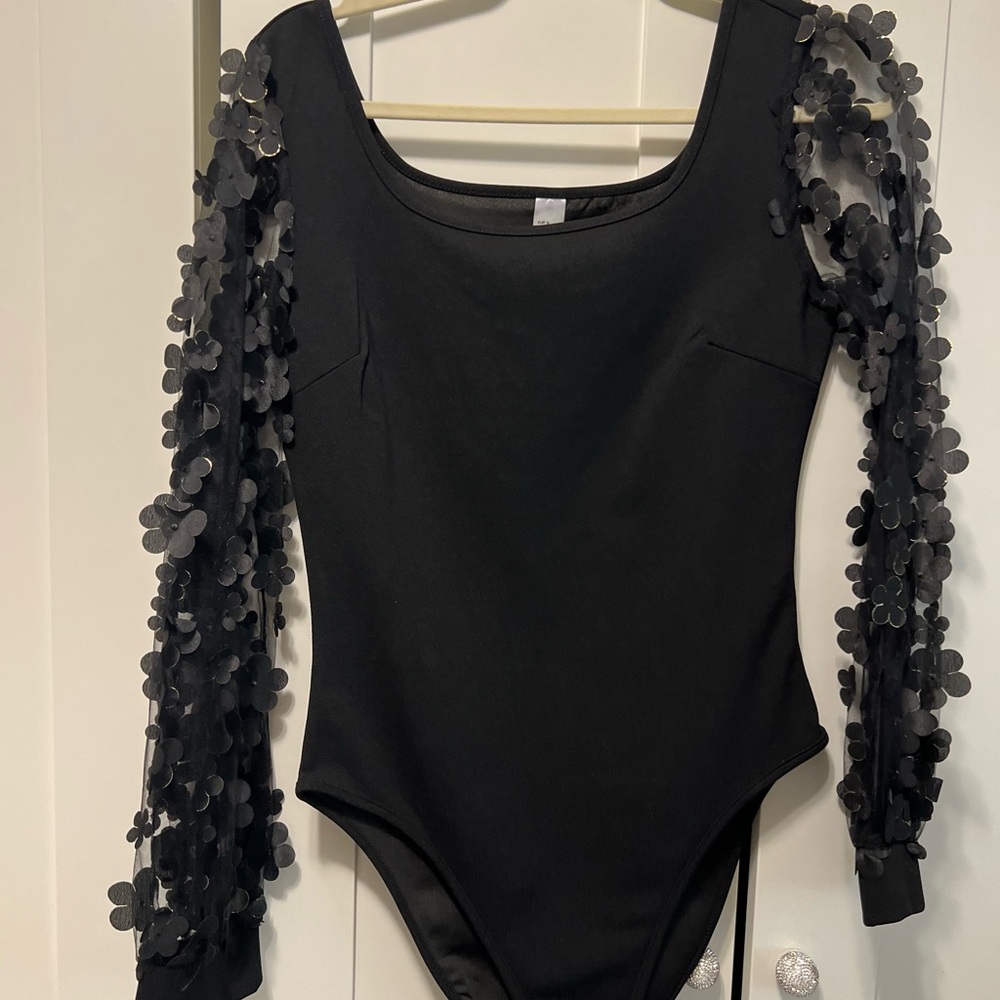 Elegant Black Floral Sleeve Bodysuit